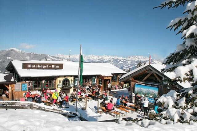 Maiskogel Alm / Ranch in Kaprun, Restaurant mit Streichelzoo