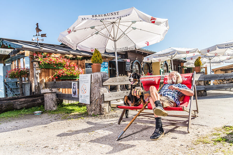 Maiskogel Alm / Ranch in Kaprun, Restaurant mit Streichelzoo
